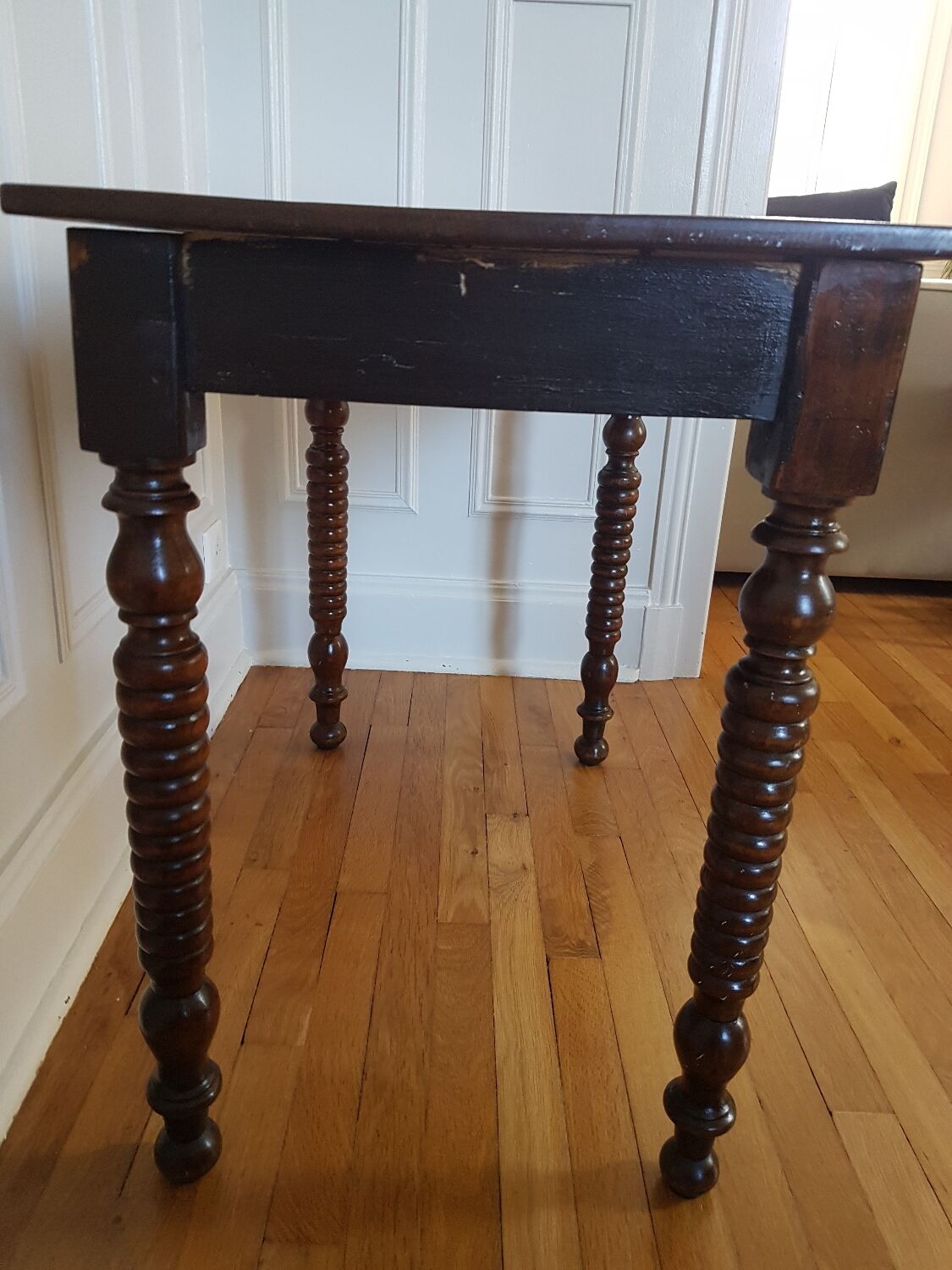 Table with turned legs