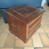 Beau coffre en bois massif ancien