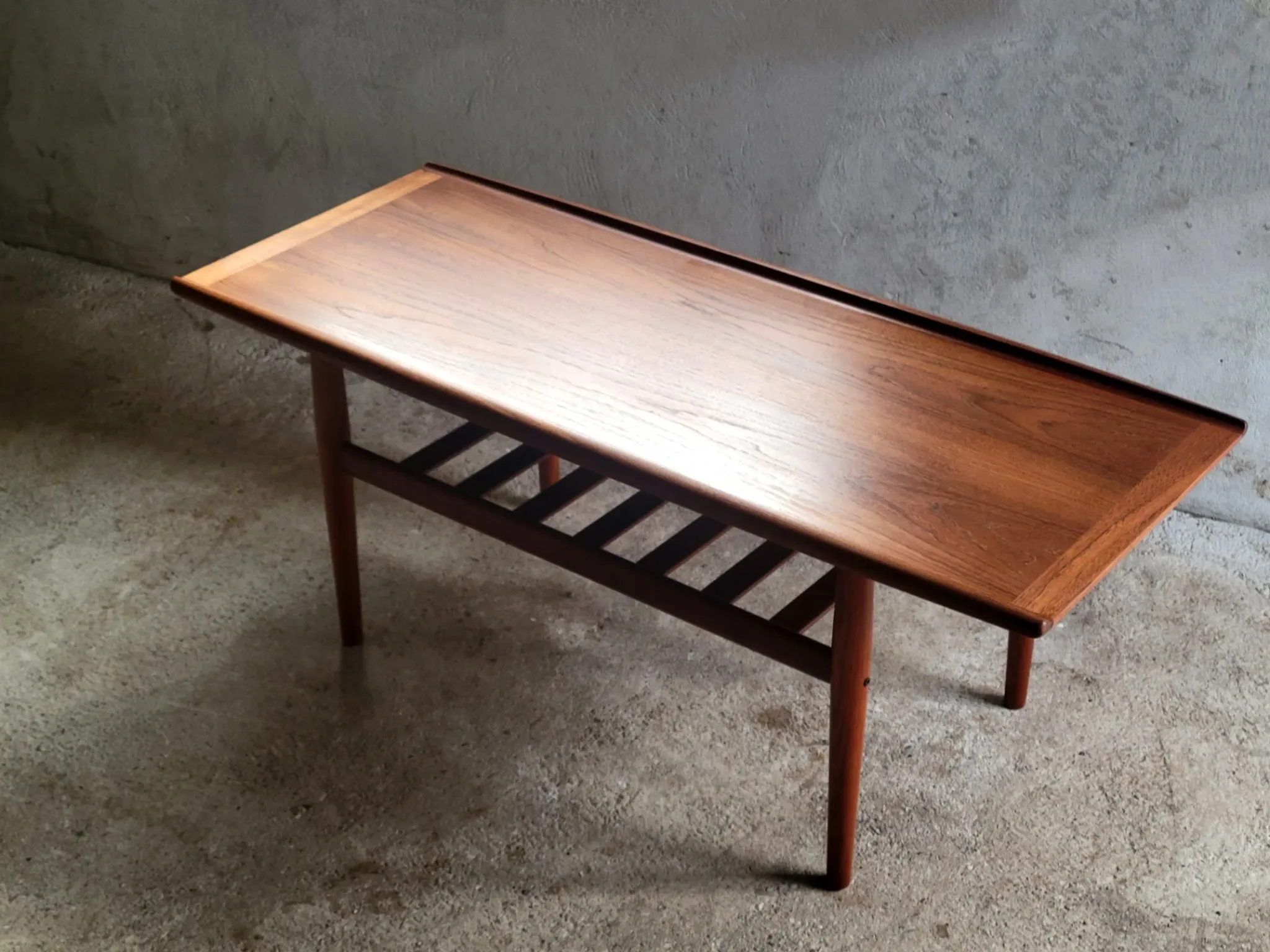 Grete Jalk GJ106 coffee table for Glostrup Møbelfabrik, Denmark, 1960s