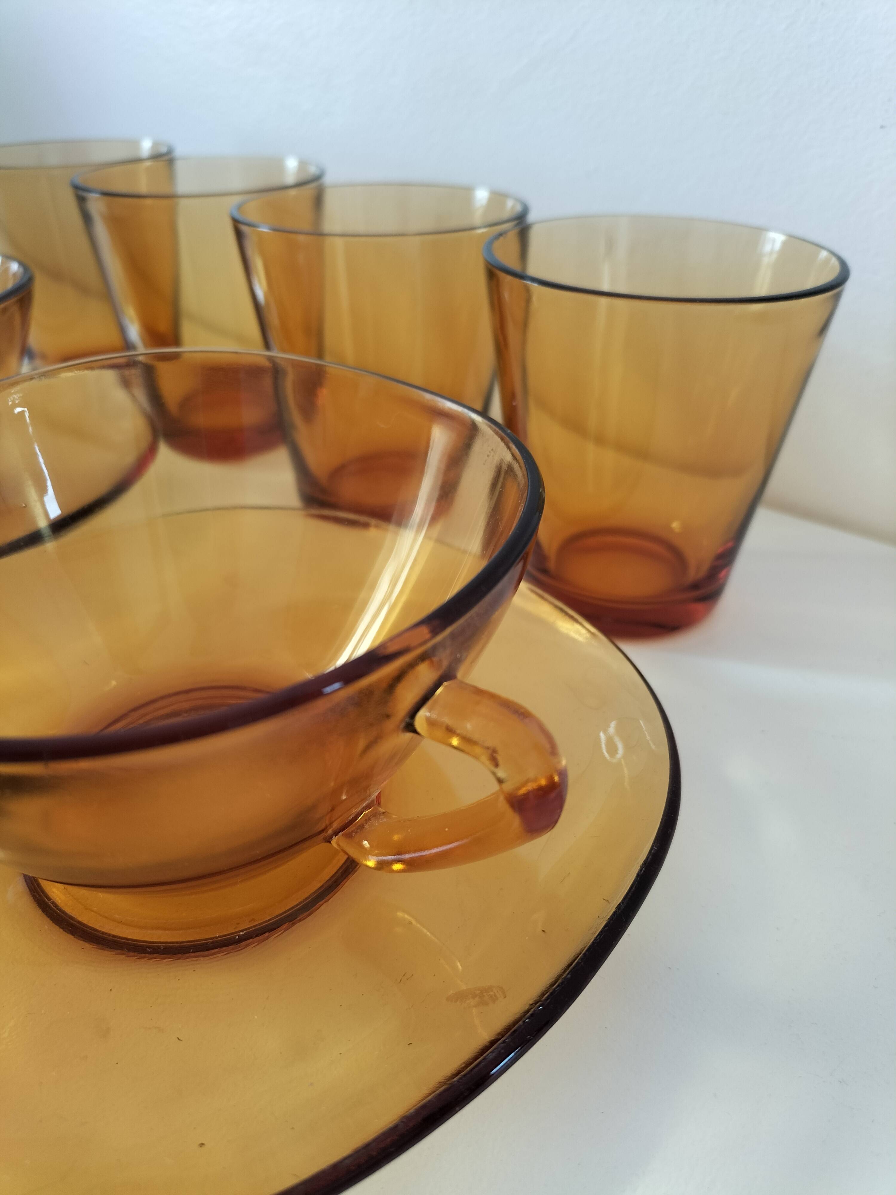 Vereco set: 4 cups, 6 saucers and 4 tumblers