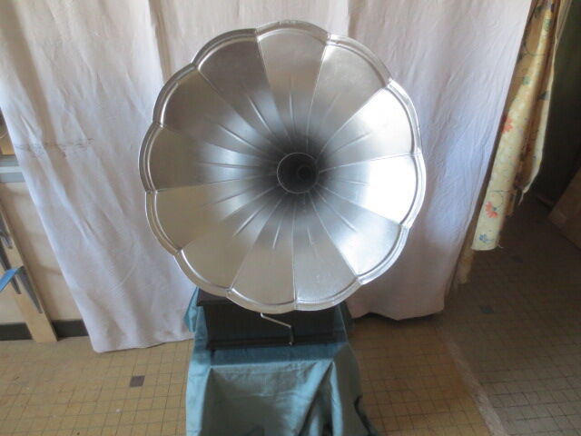 Ancien gramophone 19 eme siècle