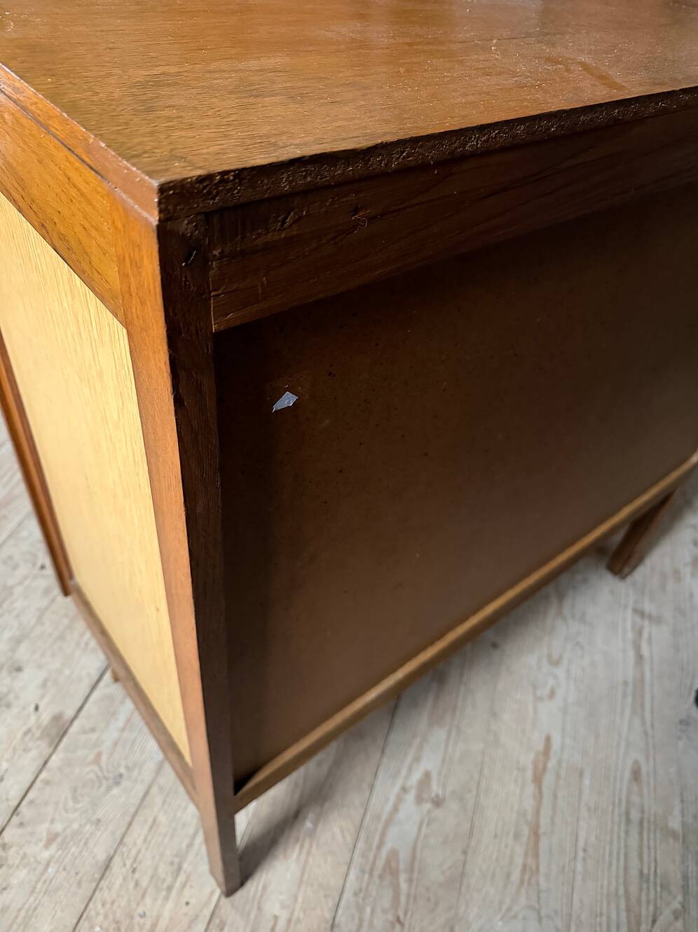 Commode vintage en chêne 4 tiroirs pied compas