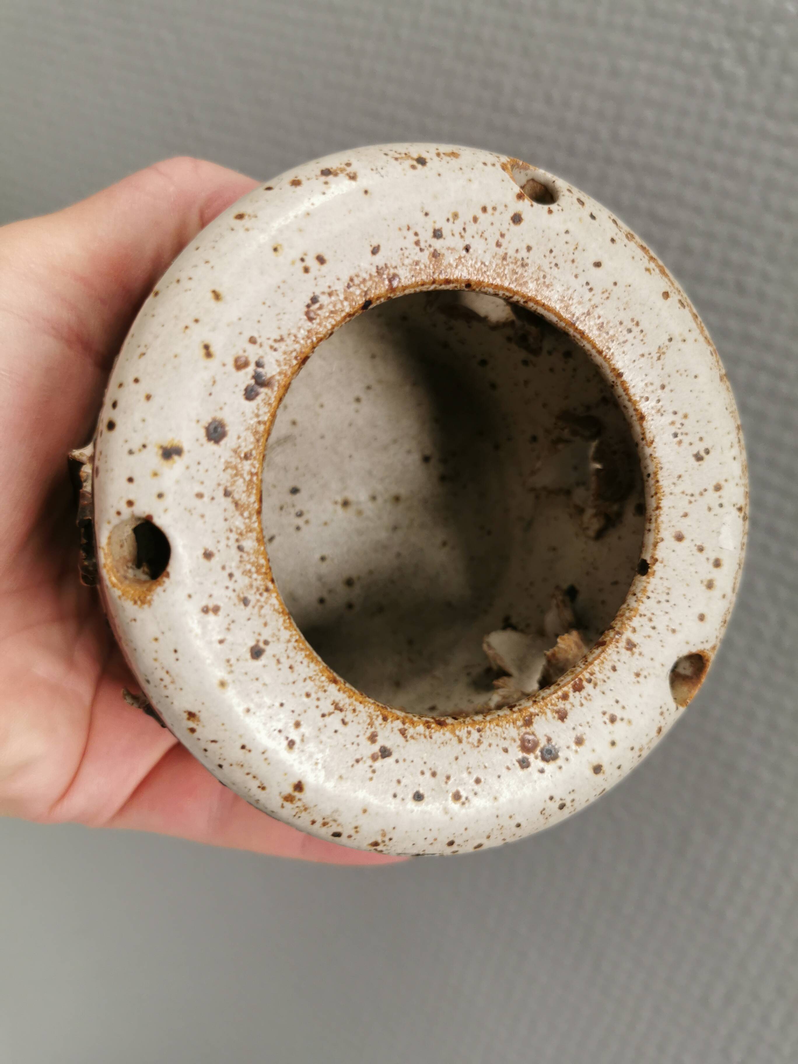 Beautiful ceramic candle holder for tealights.