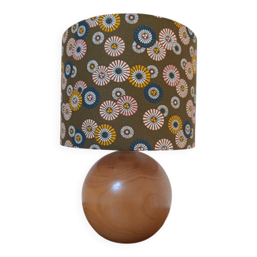 Lampe en bois rond et abat-jour kaki imprimé soleil levant