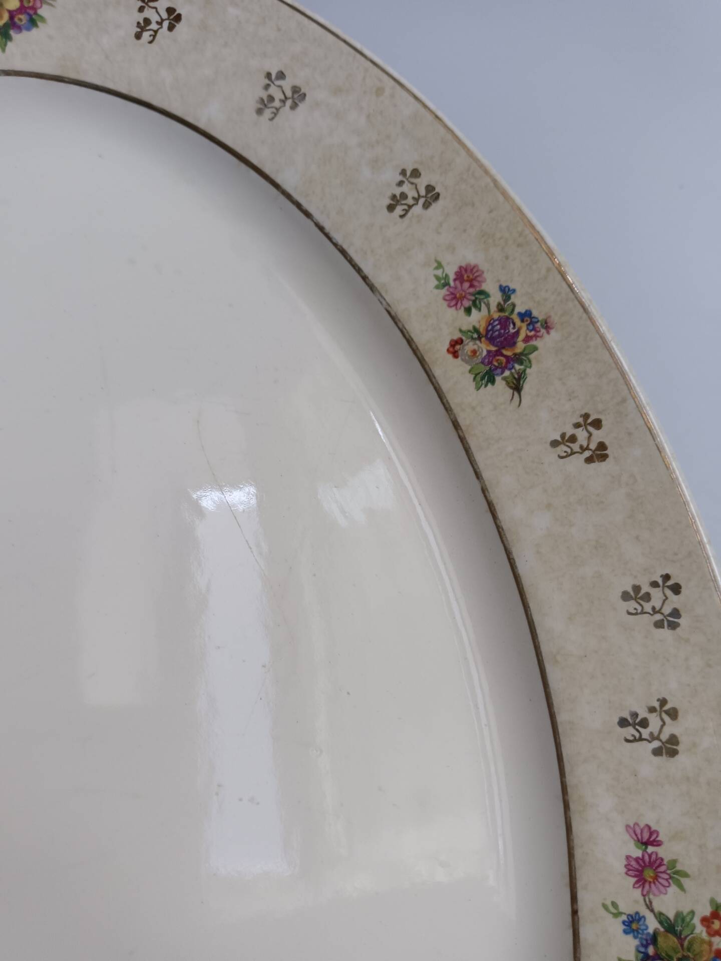 Vintage oval plate Salins model Simone beige with flowers