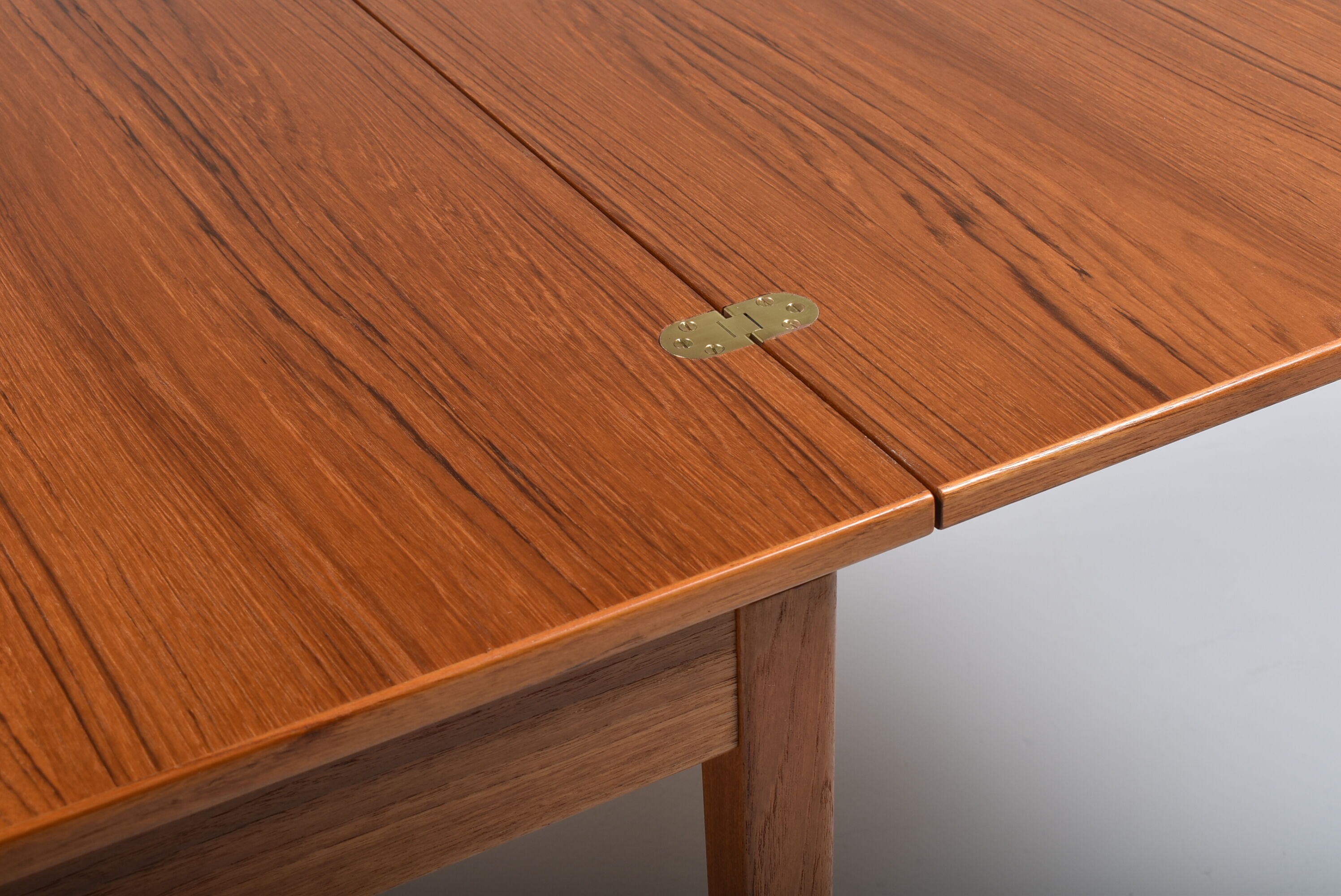 Scandinavian table Teck Skaraborgs