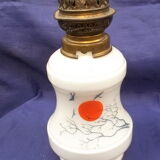 Patterned opaline oil lamp