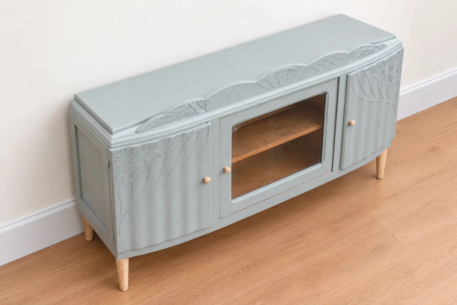 Art Deco sideboard renovated in blue-grey – Bevelled glass and wooden legs – 132.5 cm