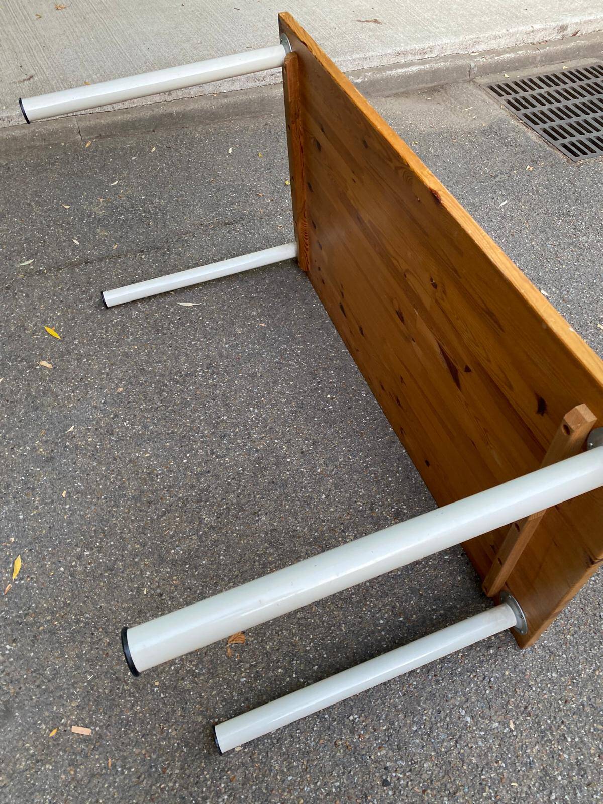 Table / Desk 150x80 cm in solid pine with detachable legs