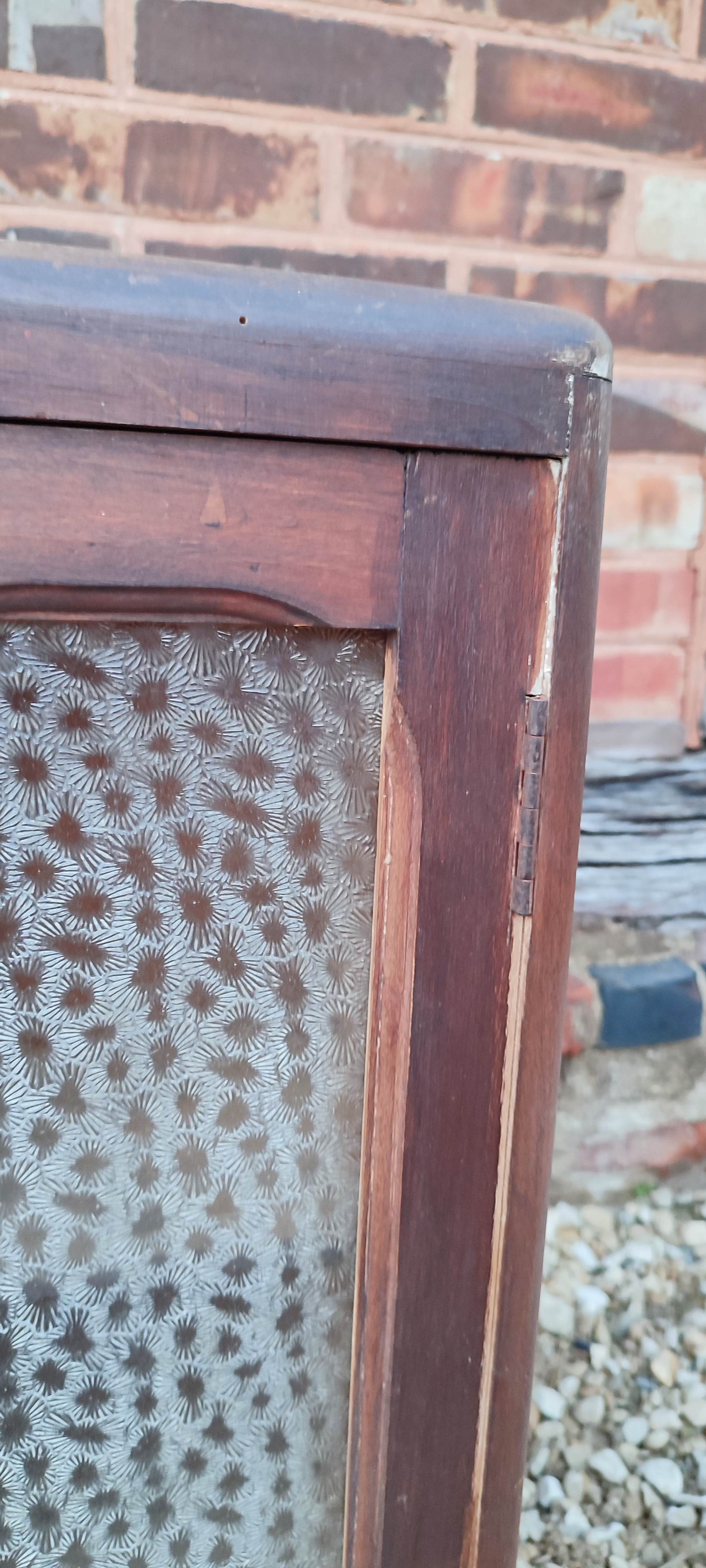 Wall-mounted medicine cabinet