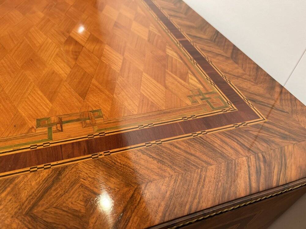 Austrian Louis XVI Commode in Walnut Veneer with Inlays and Gold Plate, 1790s