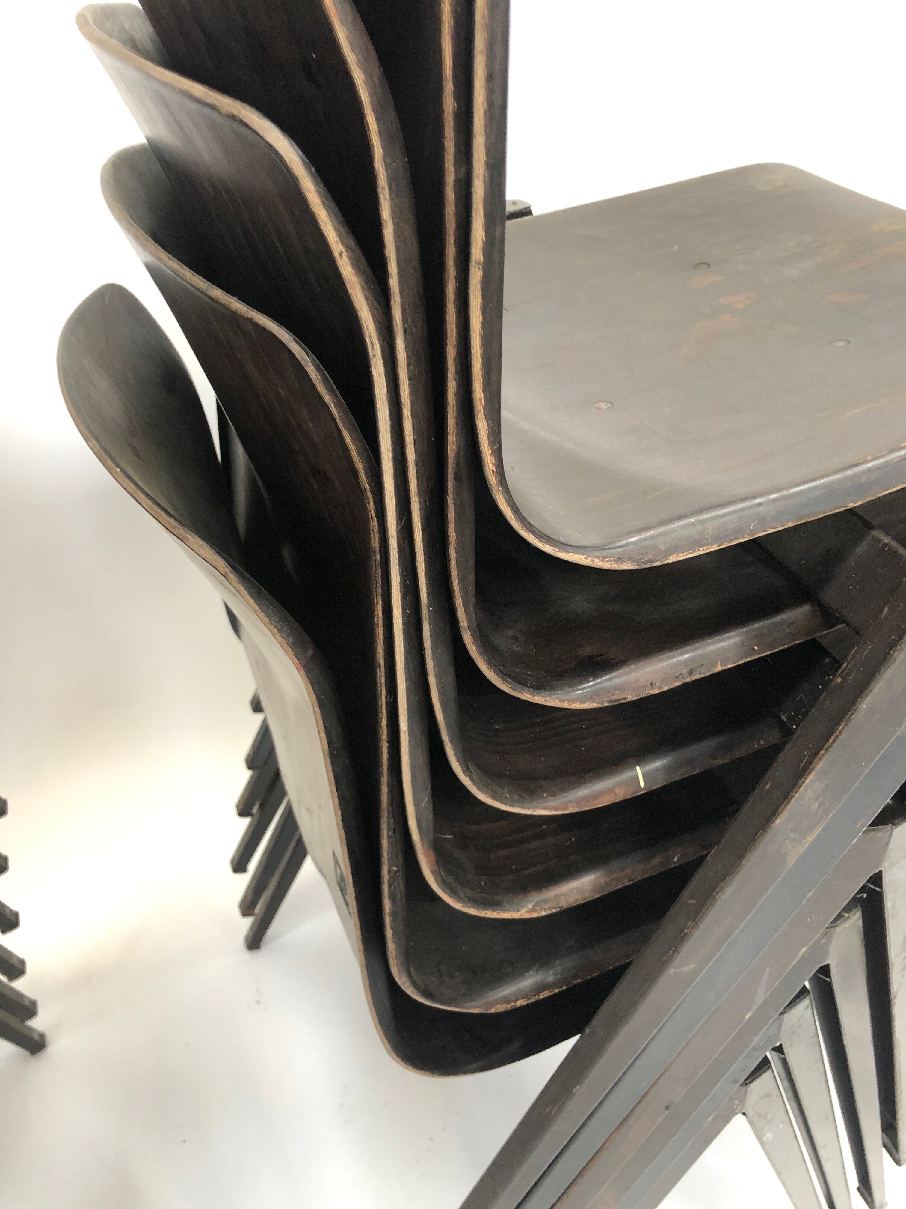 Pagholz Galvanitas S22 stackable school chair