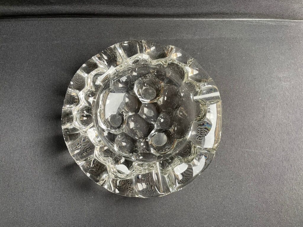 Pierre D'Avesn France molded crystal ashtray
