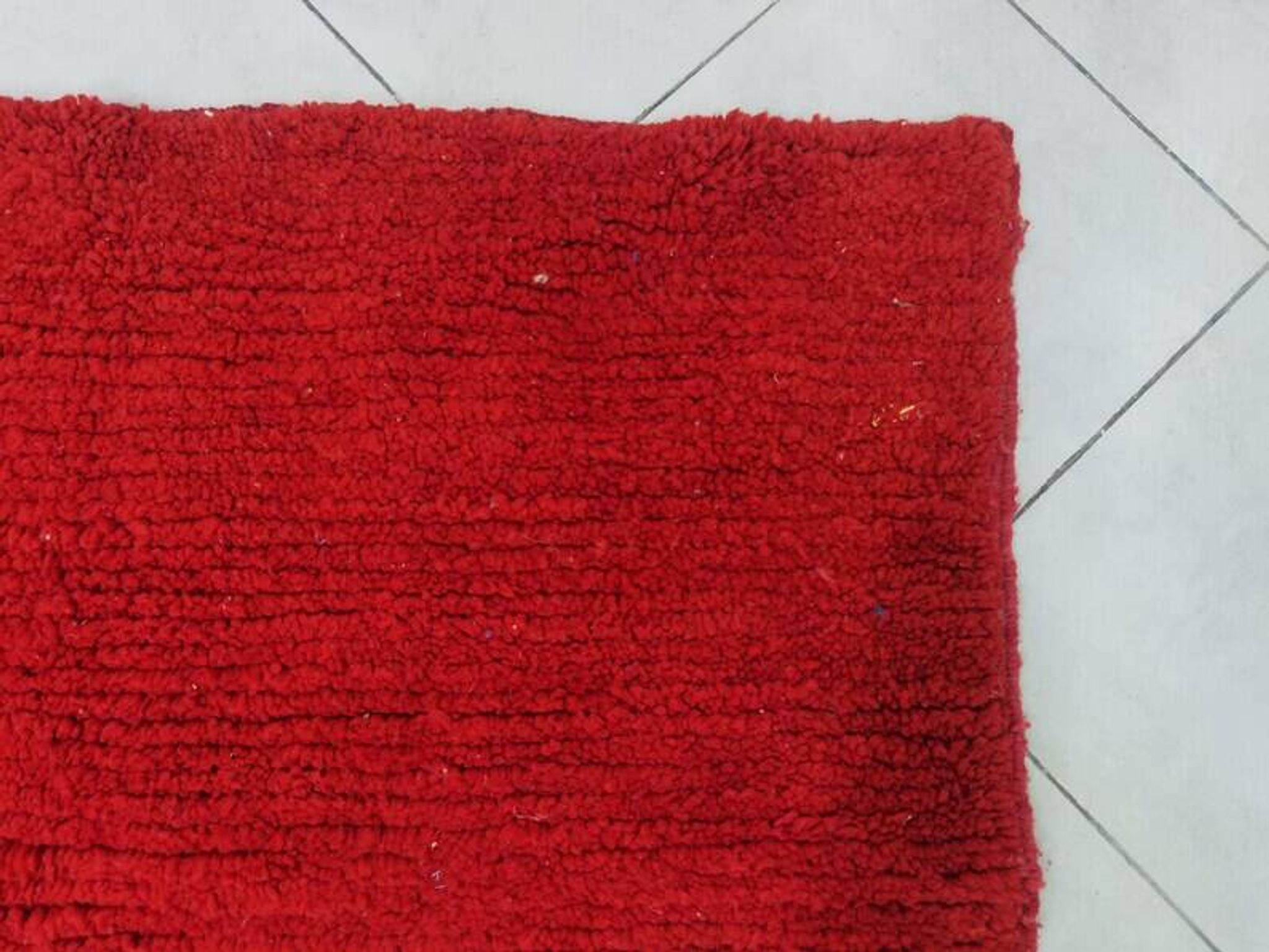 Tapis marocain rouge en laine 250cmx150cm