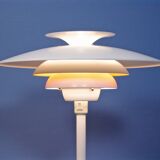 Lampadaire danois en blanc avec accent orange par Jeka Metaltryk, 1970s