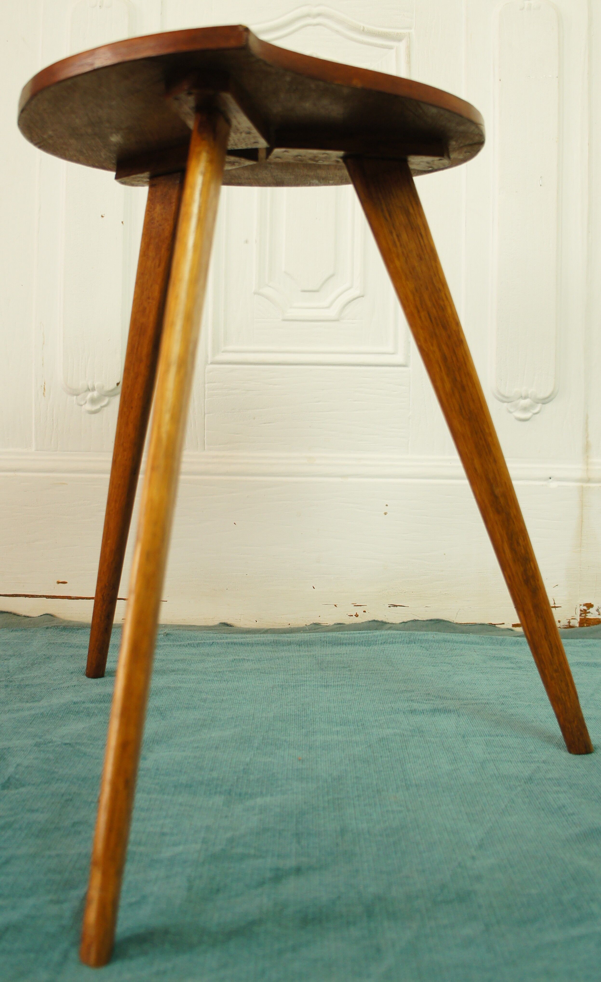 1960 compas foot tripod side table
