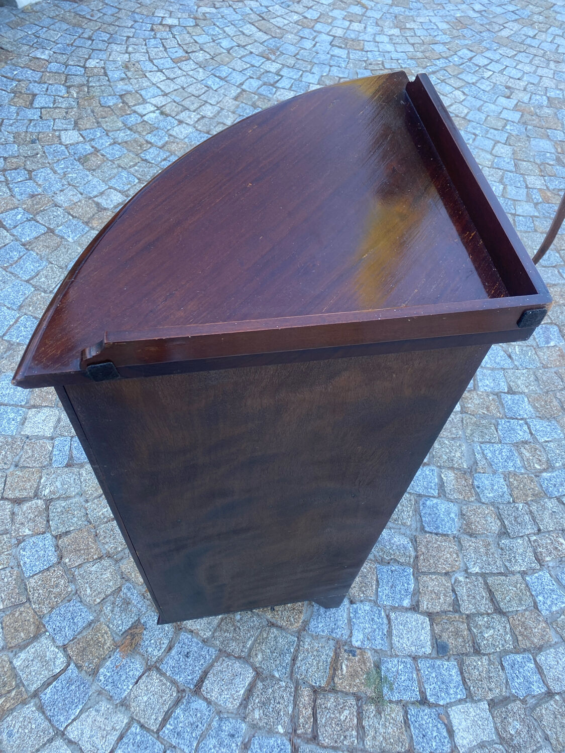 Magnificent 19th century English mahogany corner cabinet