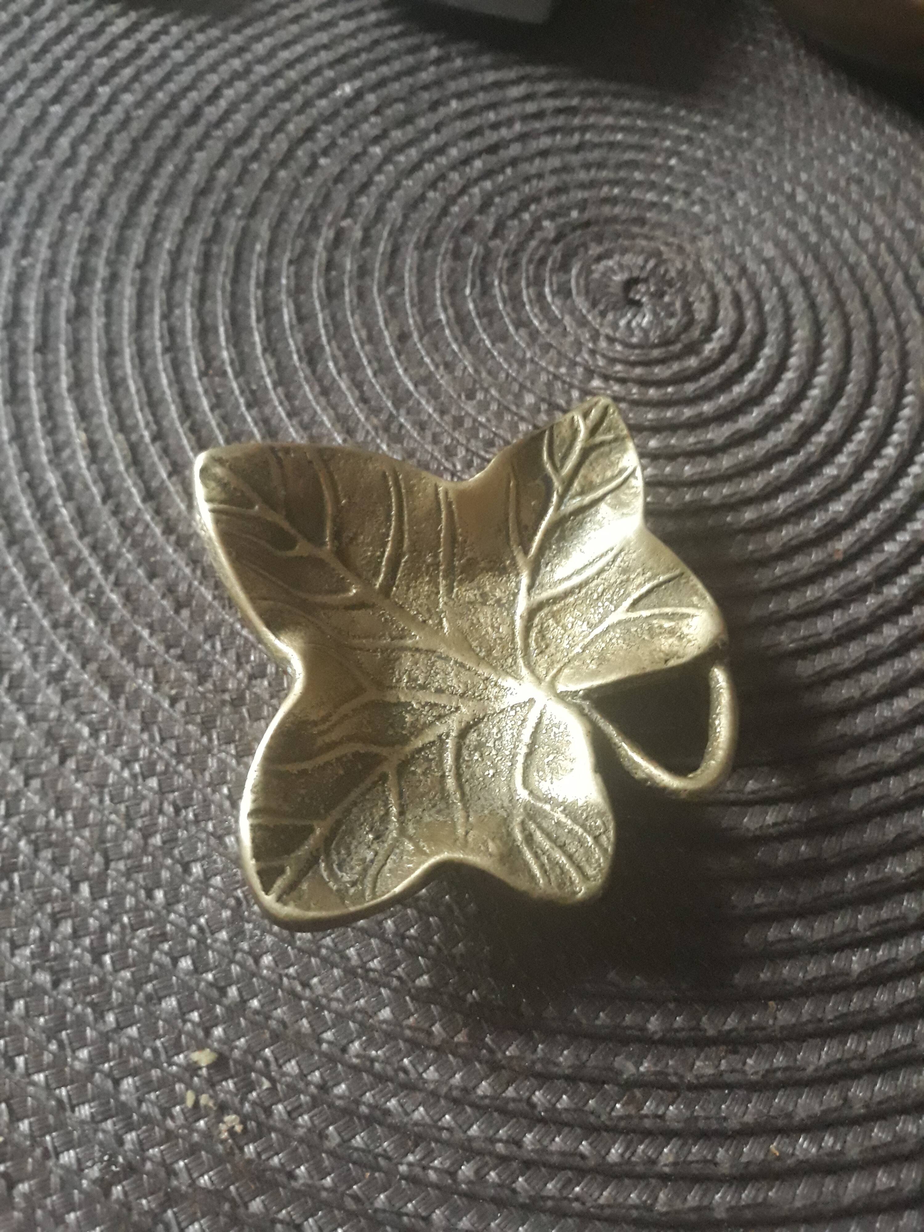 Empty ashtray pocket sheet in bronze