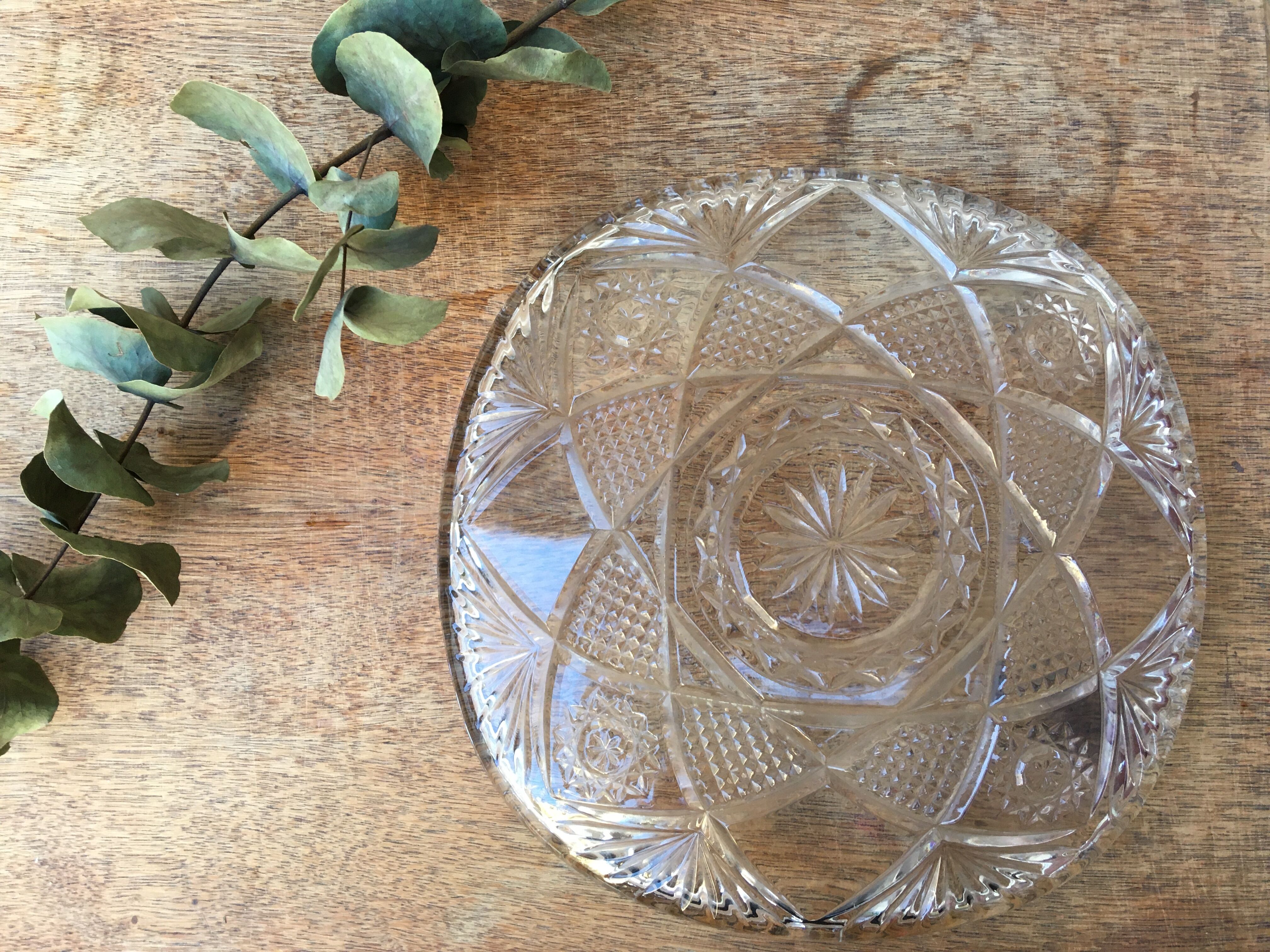Chiseled crystal dish