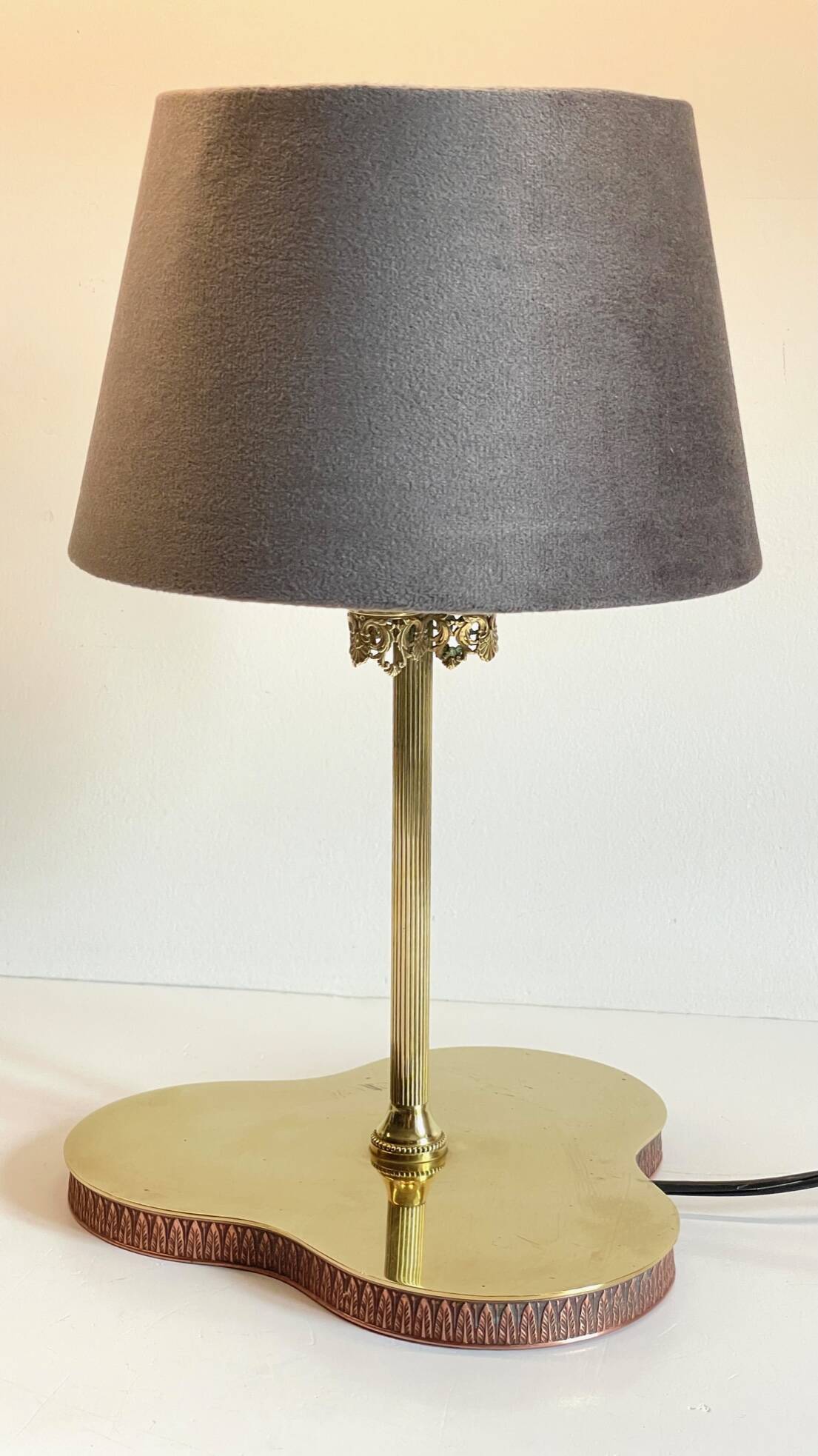 Solid brass vintage clover lamp