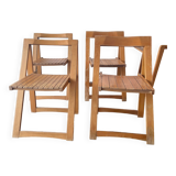 Quatre chaises pliantes