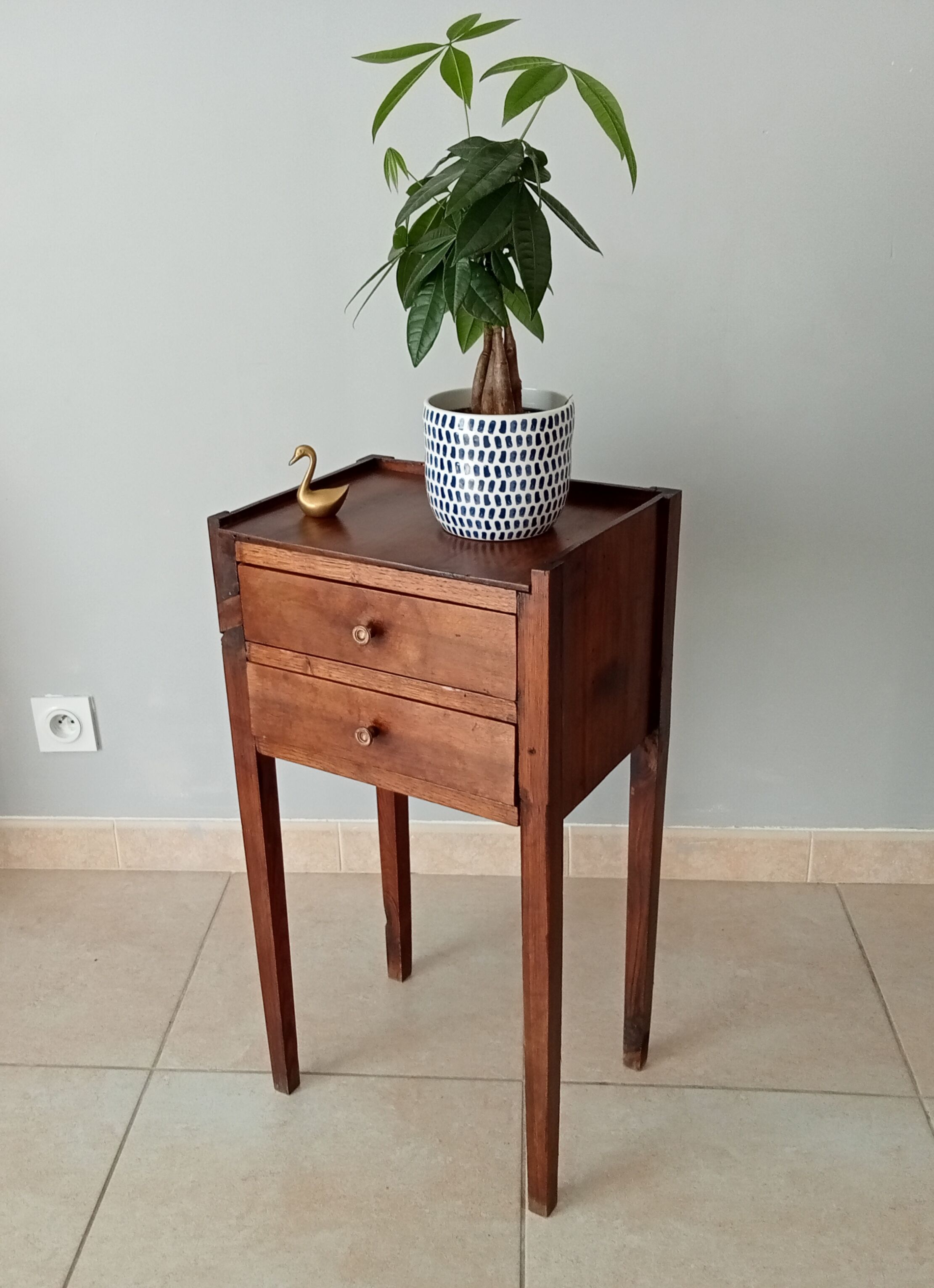 Walnut side table 20s/30s