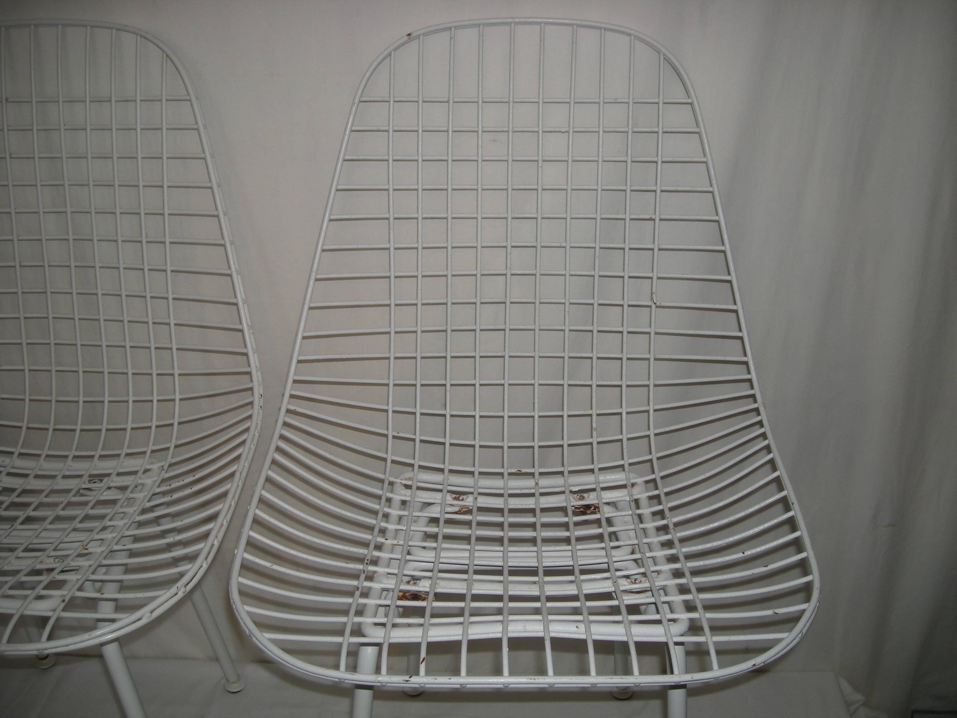 Paire de chaises Eames Wire DKX des années 50 - 60