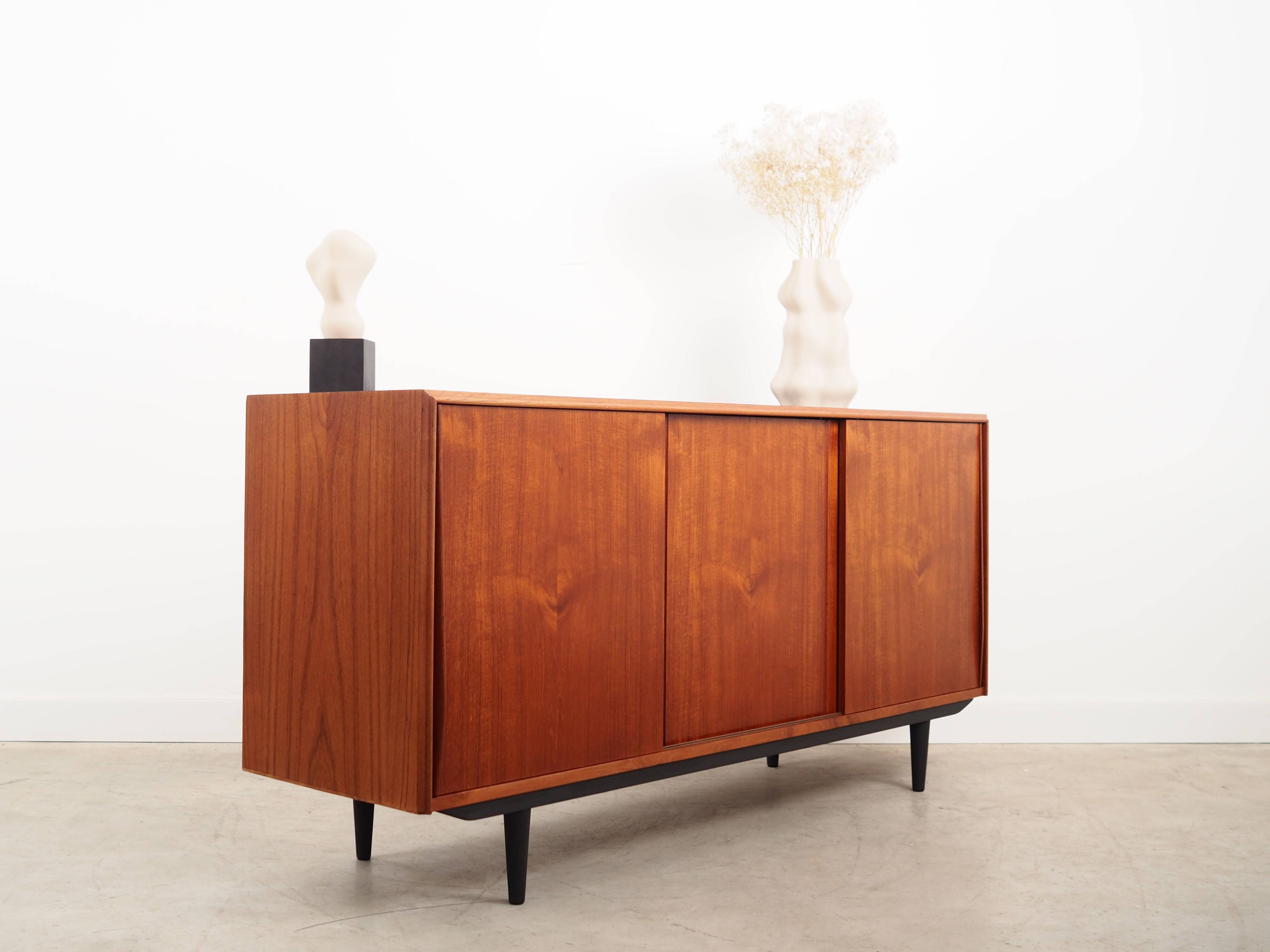 Buffet en teck, design danois, années 60, designer : EW Bach