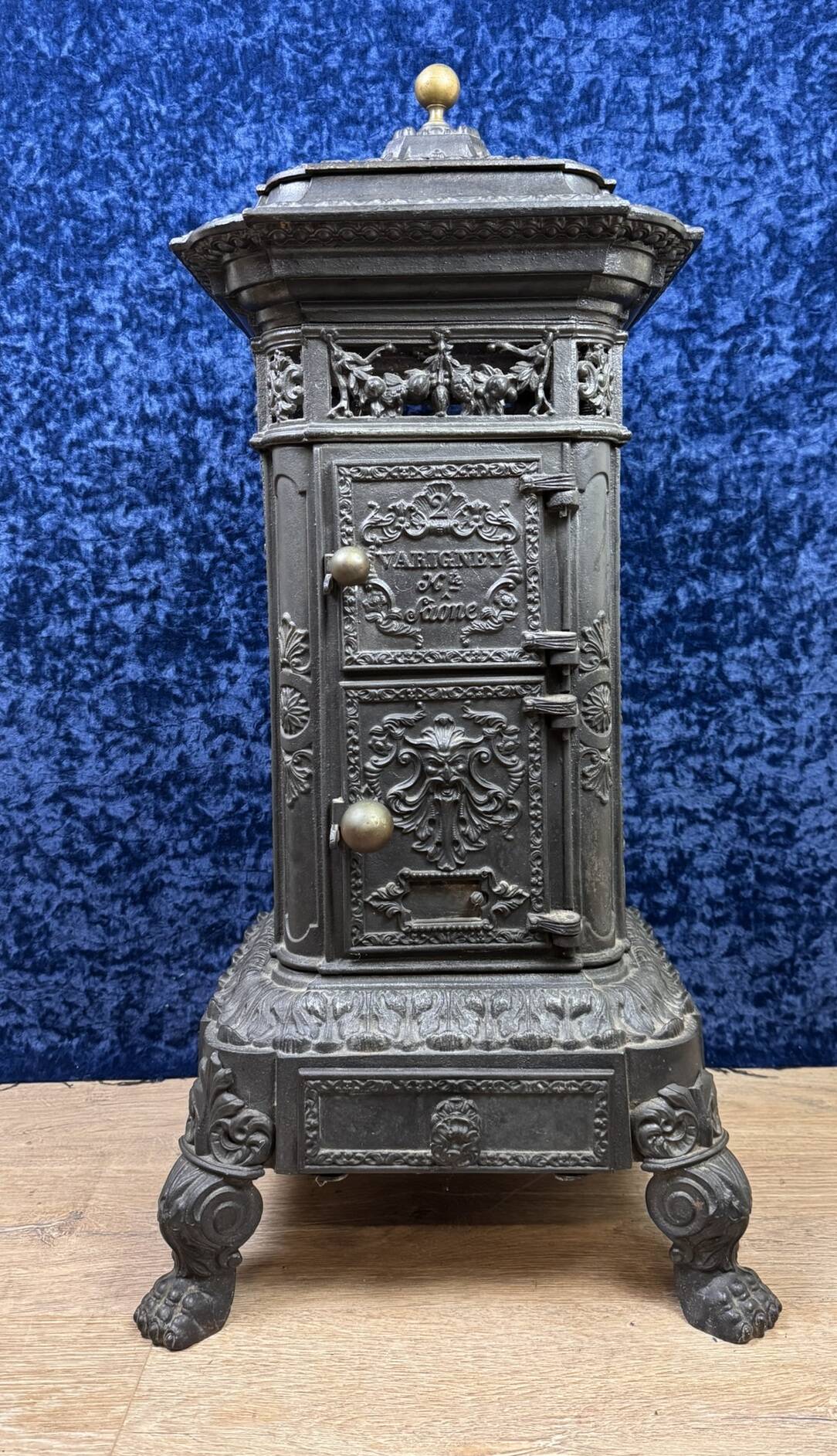 Beautiful cast iron stove, pagoda model, from Varigney in Haute Saône