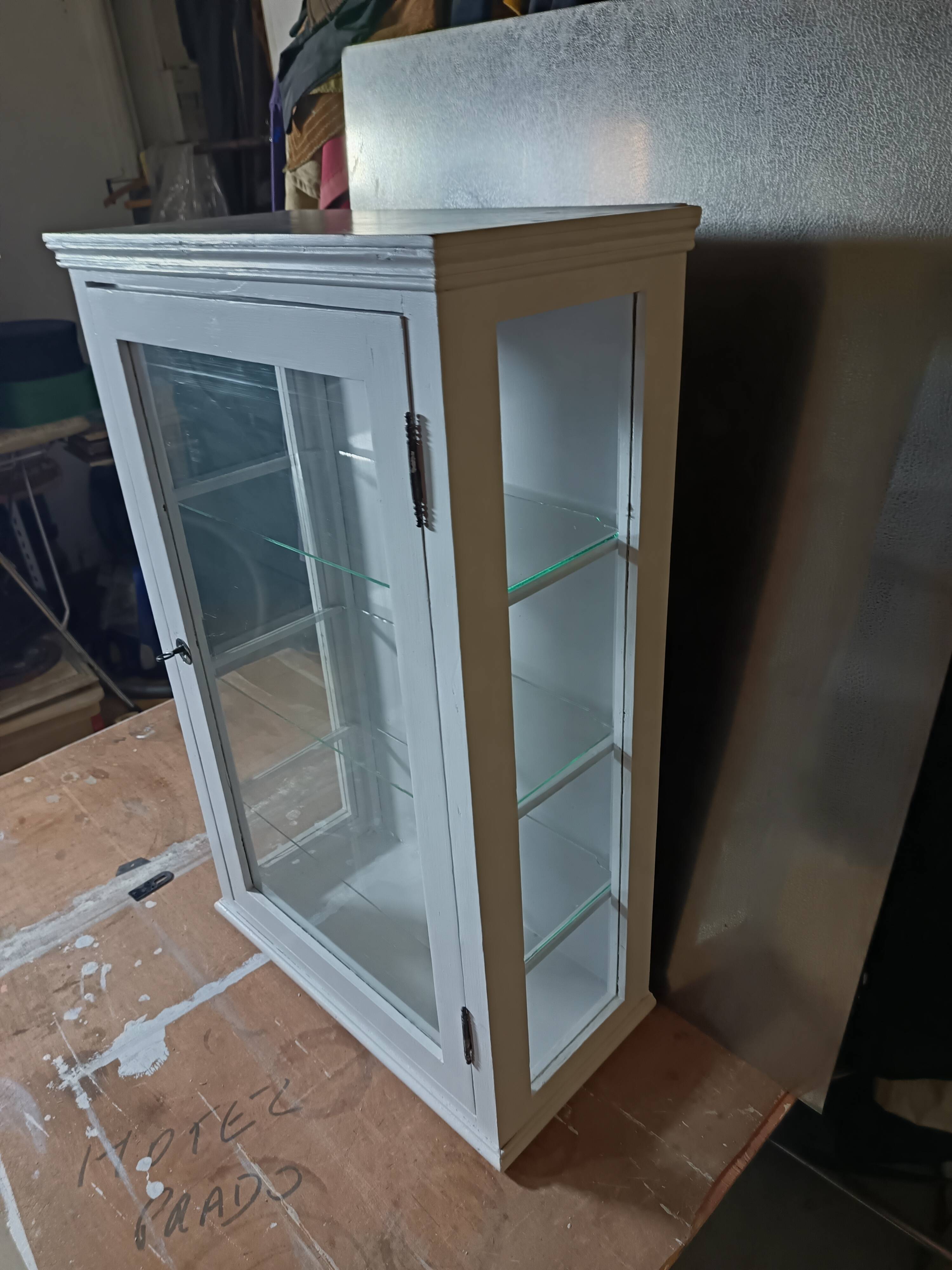 Display cabinet / Silver cabinet with 1 door from the 1950s.