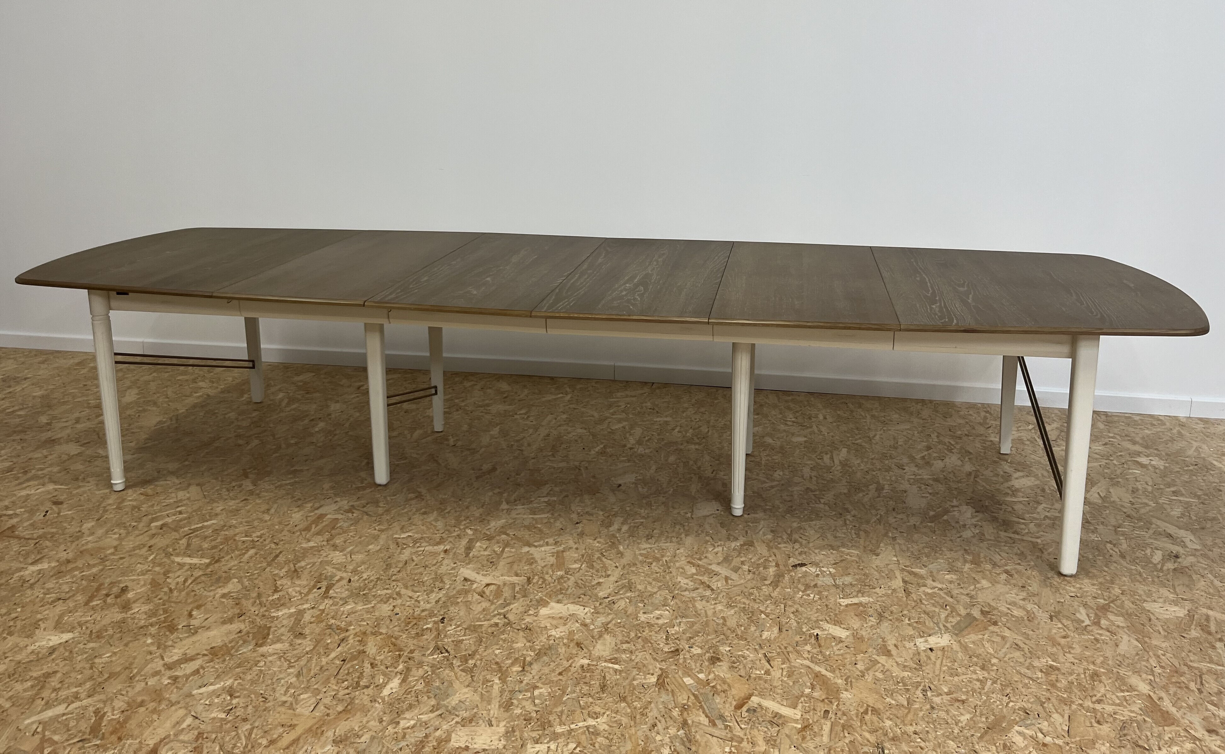 Extendable wooden dining table, white legs, 16/18 covers