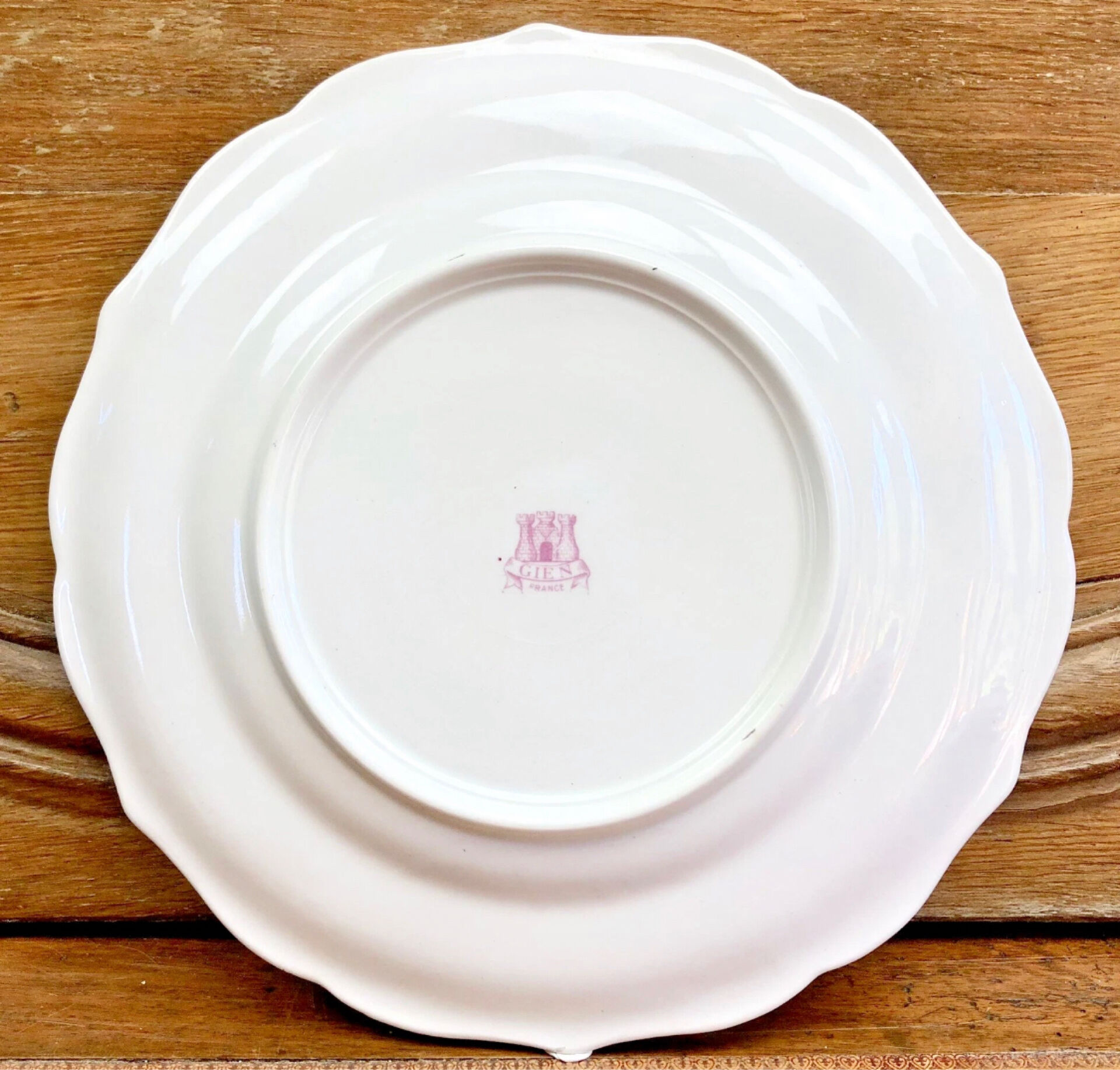 6 old flat table plates, Gien earthenware, pink landscape model.
