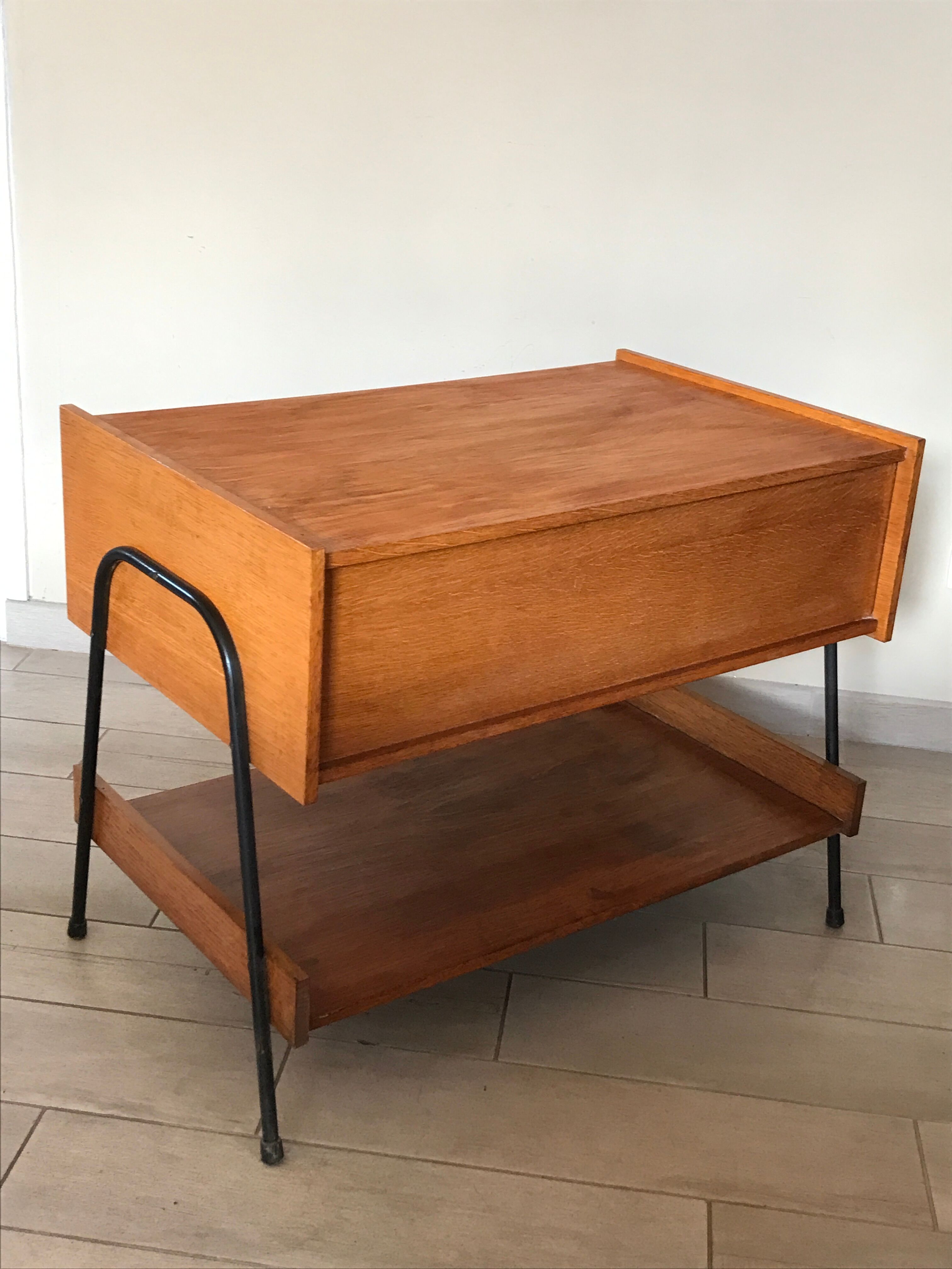 Meuble pied métal design vintage années 60