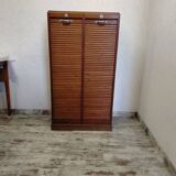 Double curtain cabinet