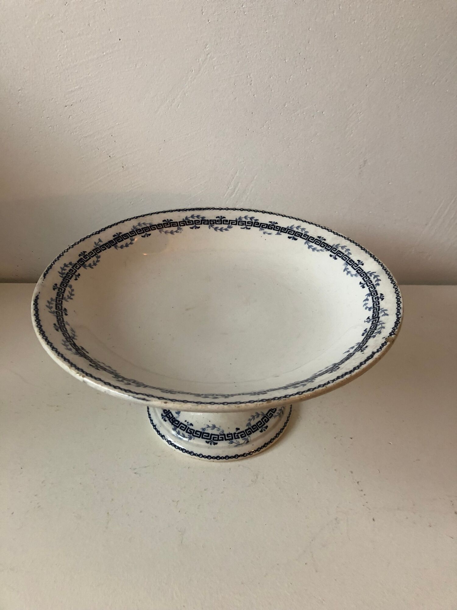 Dish porcelain of Gien
