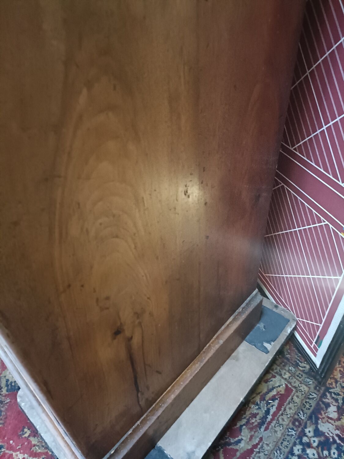 Cabinet bonnetière in solid oak and partial veneer