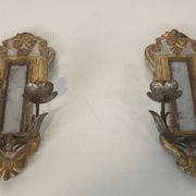 Pair of wall sconces in carved wood and silvered and gilded patinated metal with a central mirror.