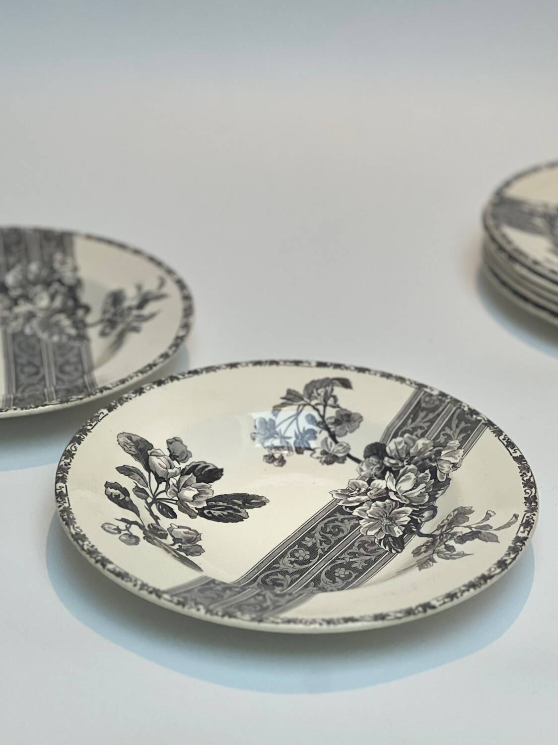 Floral iron earth plate