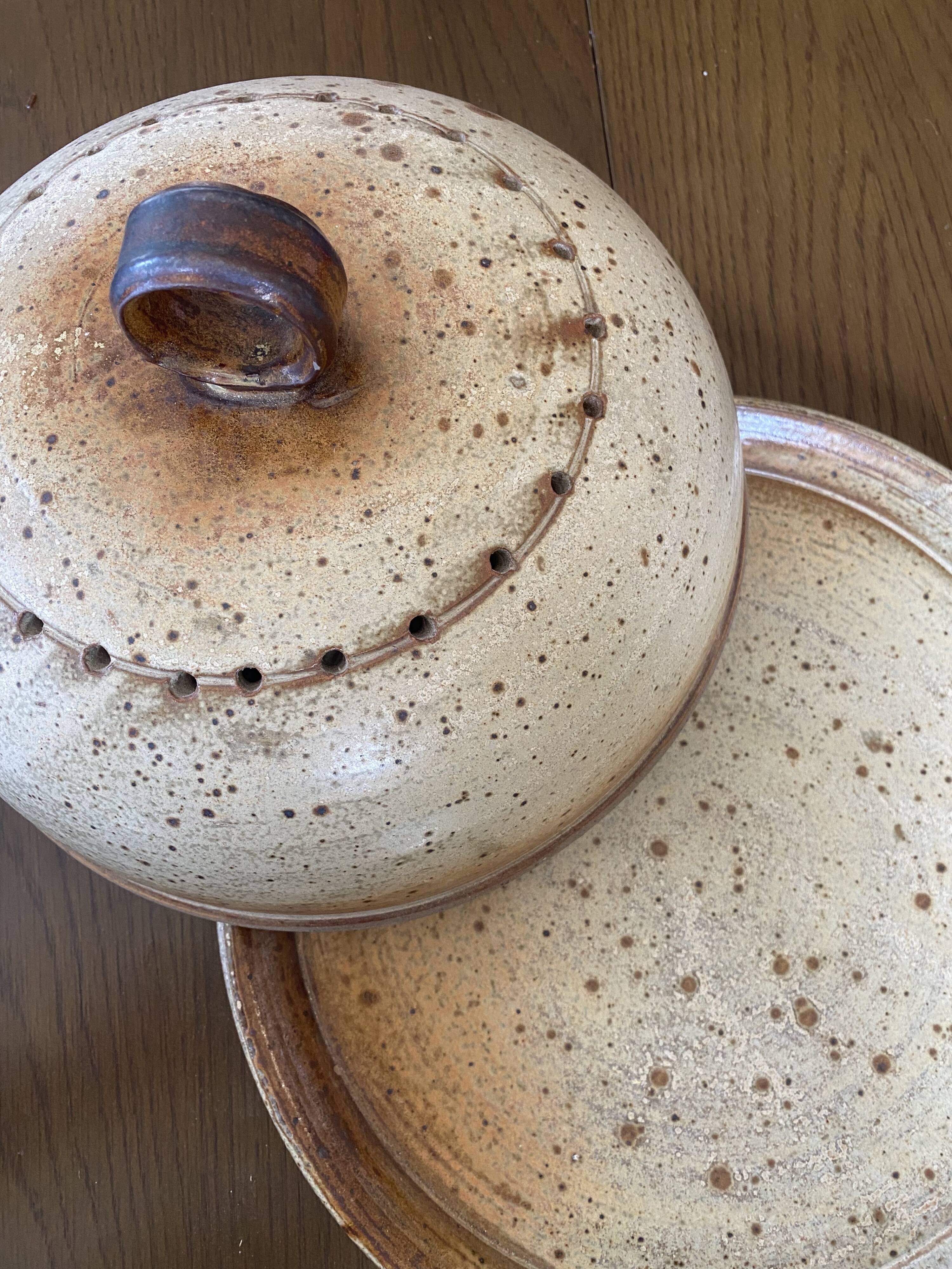 Handcrafted stoneware cheese dome with its base - 1970s/80s