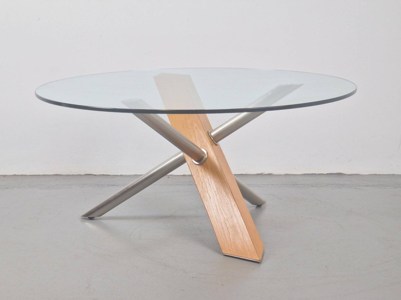 Table basse croisée postmoderne en bois, acier inoxydable et verre, Italie, années 1990.