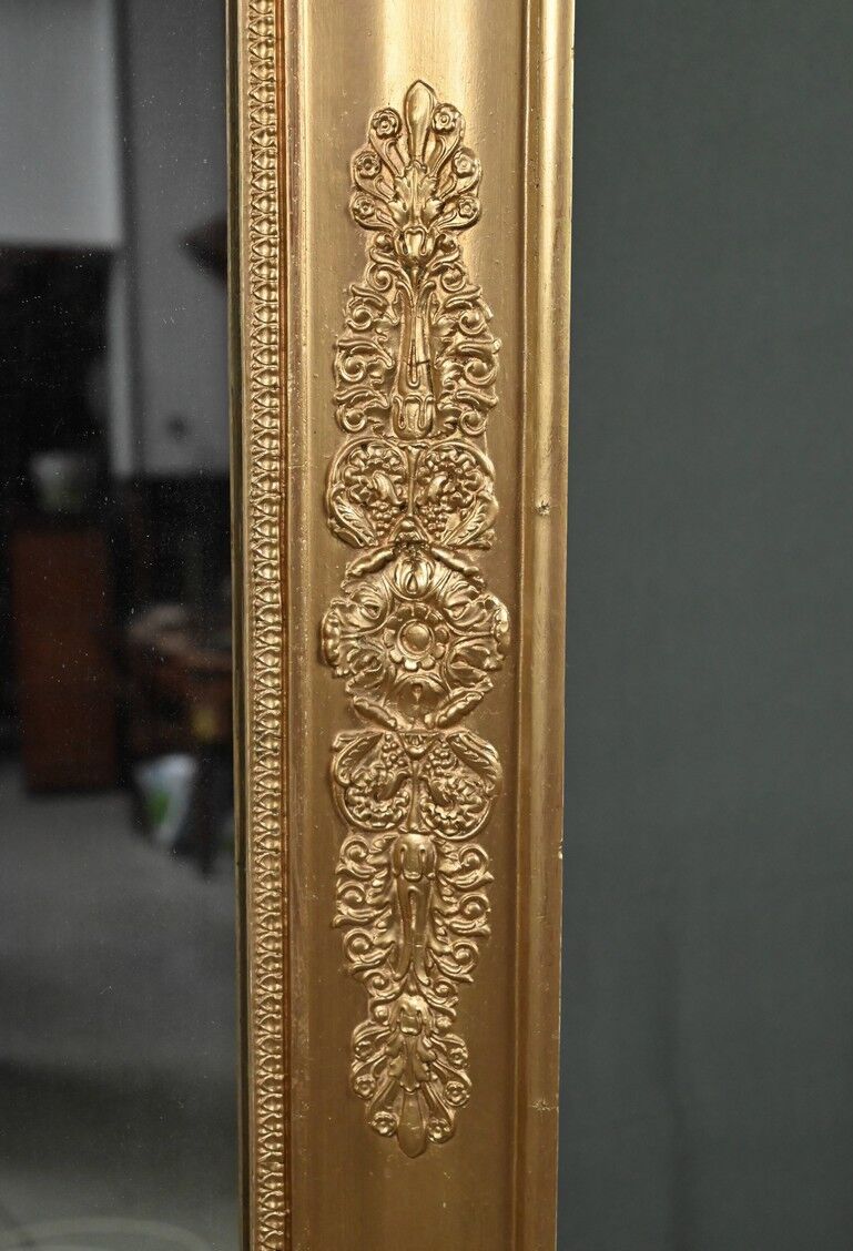 Important miroir en bois doré, style Restauration – Milieu XIXe