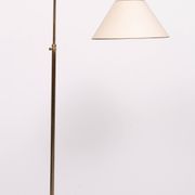 Lampadaire classique en laiton à col courbé, années 1950