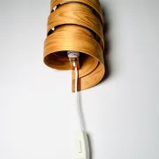Applique murale courbée en placage de pin par designer inconnu, Suède, années 1970.
