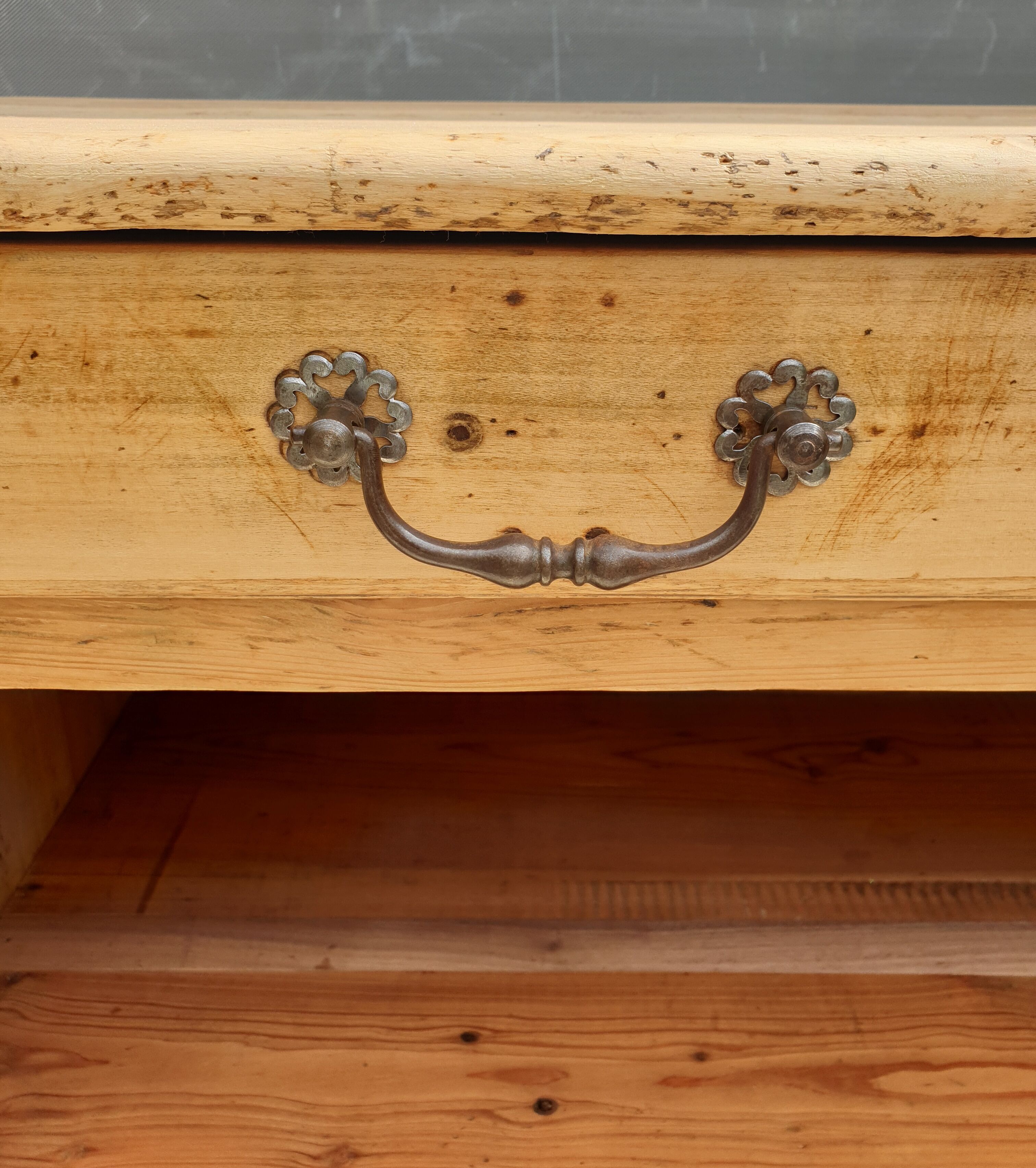 French countryside buffet serving Orme and Pitchpin XIXe