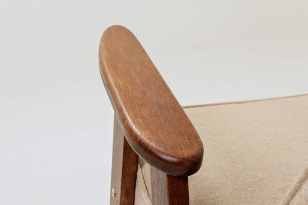 Fauteuil vintage, bois de chêne, tapisserie en laine, entièrement rénové.