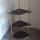 Étagère d’angle vintage 4 niveaux en bois et laiton