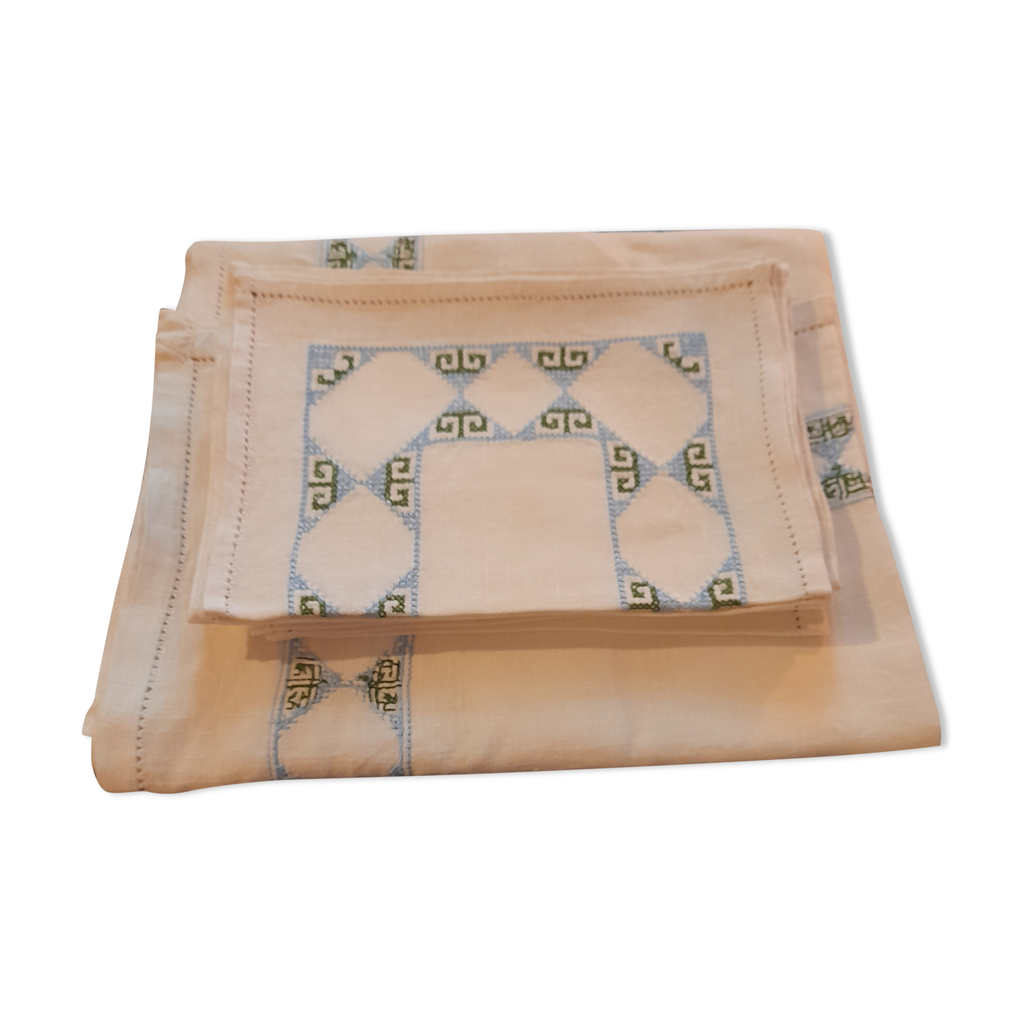 Tablecloth and embroidered linen towels