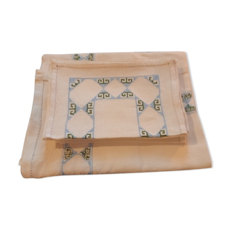 Nappe et serviettes brodés en lin