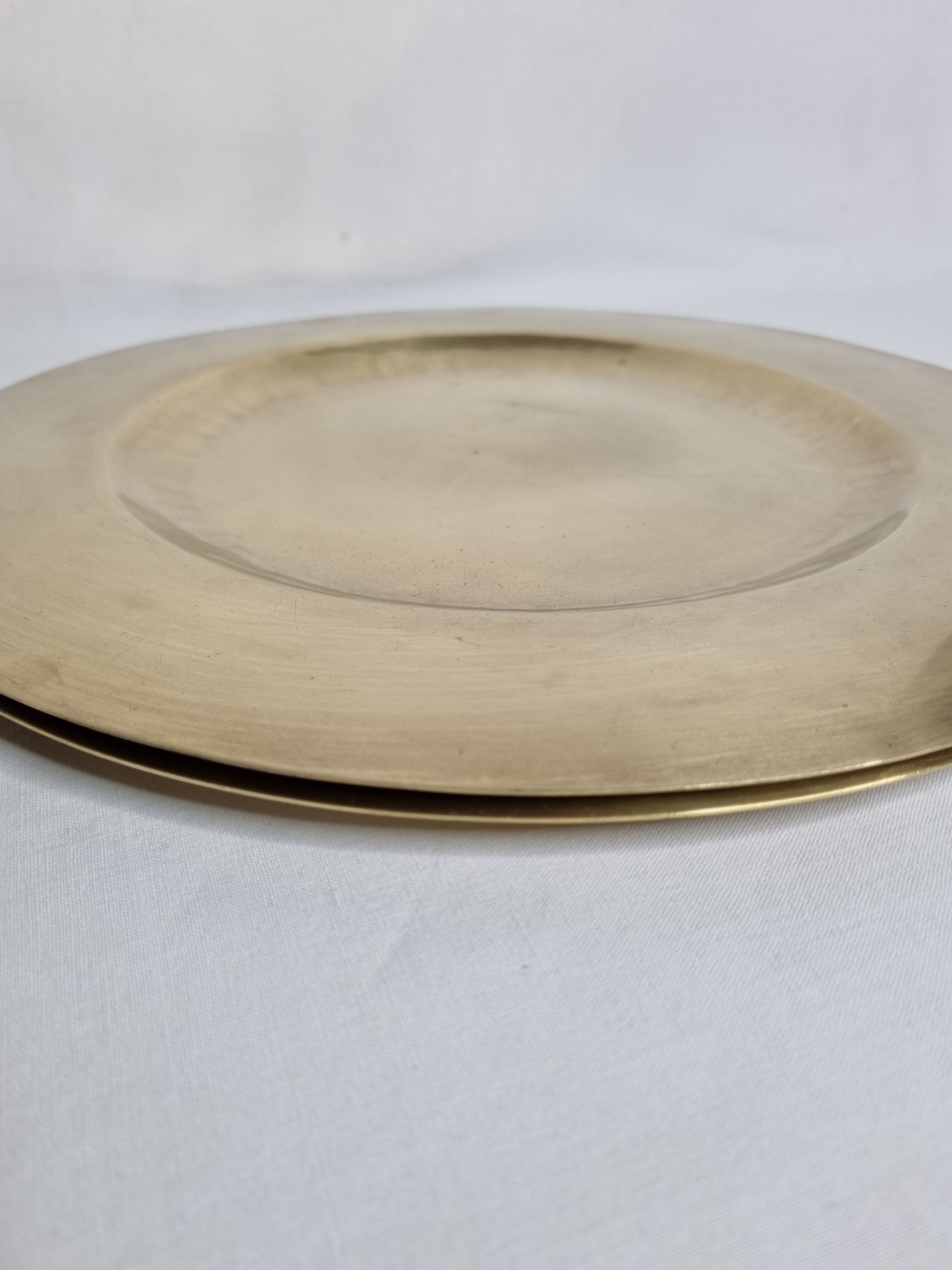 Two dishes in solid brass, 35 cm