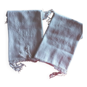 2 serviettes Invités Anciennes brodées